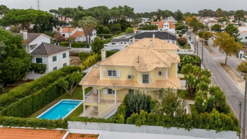 Moradia T4 para Venda em Corroios