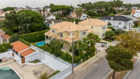 Moradia T4 para Venda em Corroios