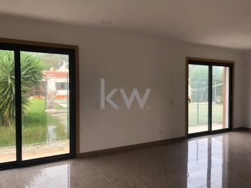 Moradia T11 para Venda em Corroios