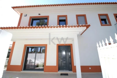 Moradia T11 para Venda em Corroios