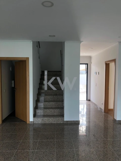 Moradia T11 para Venda em Corroios