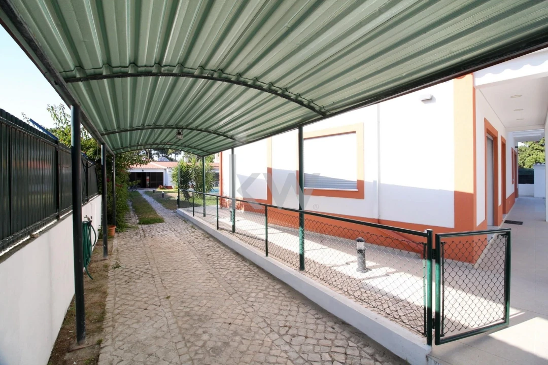 Moradia T11 para Venda em Corroios Foto 9