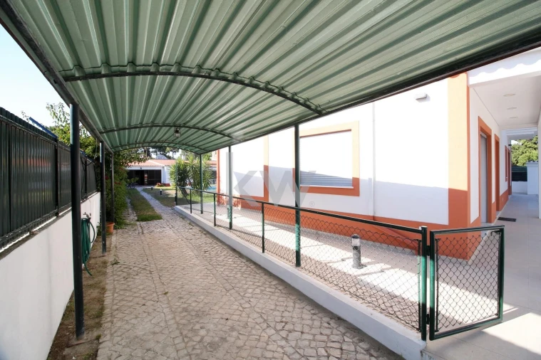 Moradia T11 para Venda em Corroios Foto 9
