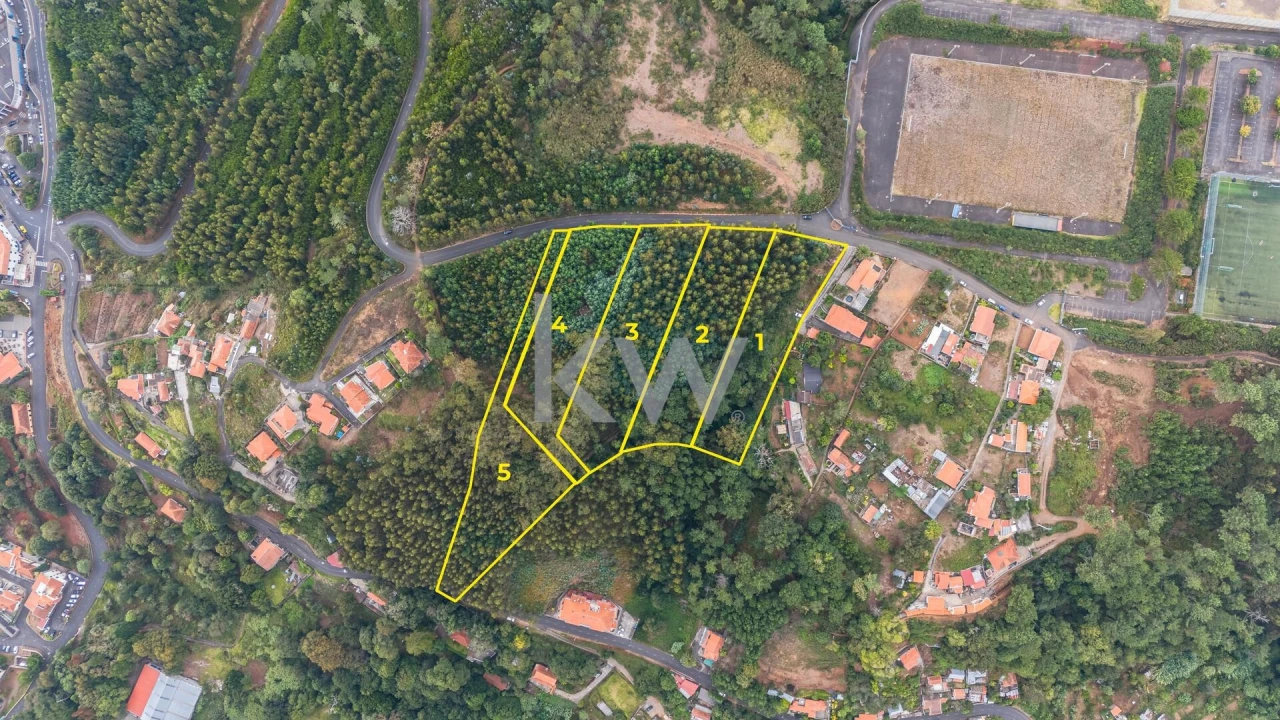 Terreno para Venda em Camacha Foto 1