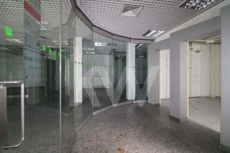 Loja para Venda em São Martinho do Bispo e Ribeira de Frades Foto 3