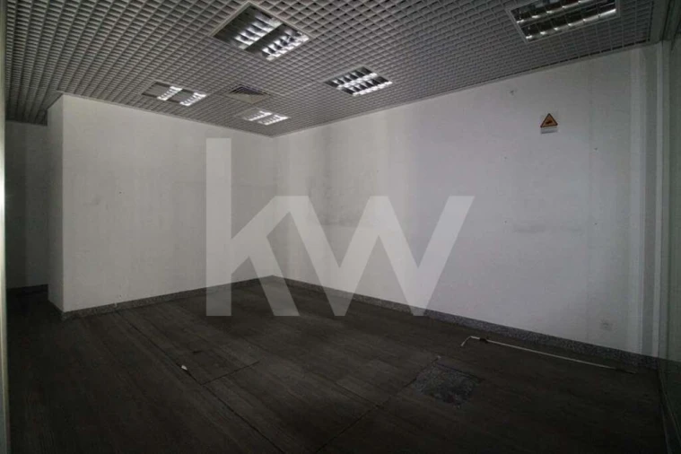 Loja para Venda em São Martinho do Bispo e Ribeira de Frades Foto 11