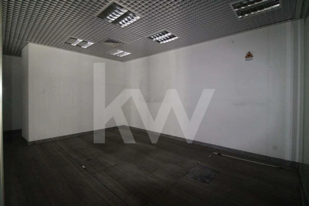 Loja para Venda em São Martinho do Bispo e Ribeira de Frades Foto 11