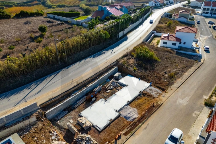 Moradia T4 para Venda em Encarnação Foto 17