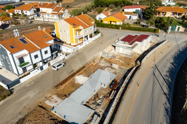 Moradia T4 para Venda em Encarnação Foto 7