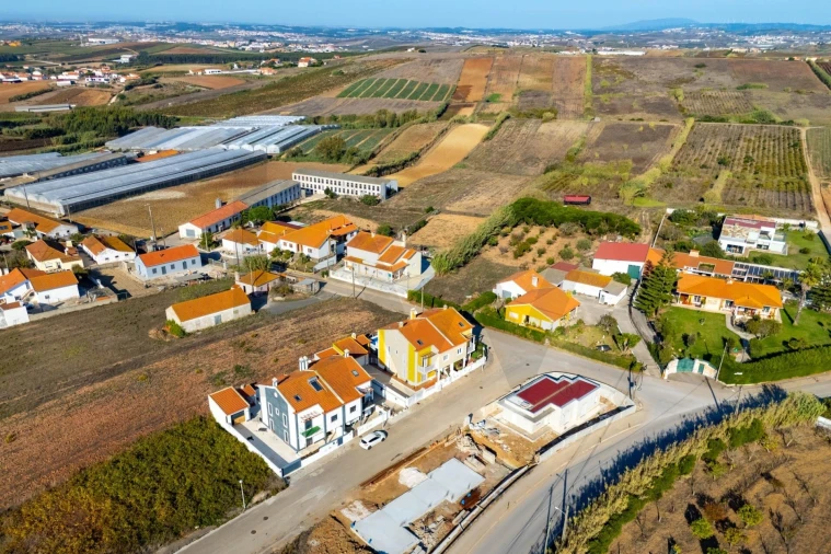 Moradia T4 para Venda em Encarnação Foto 8