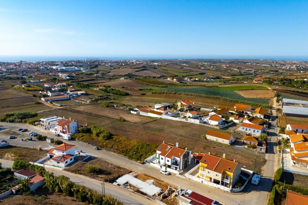 Moradia T4 para Venda em Encarnação Foto 9