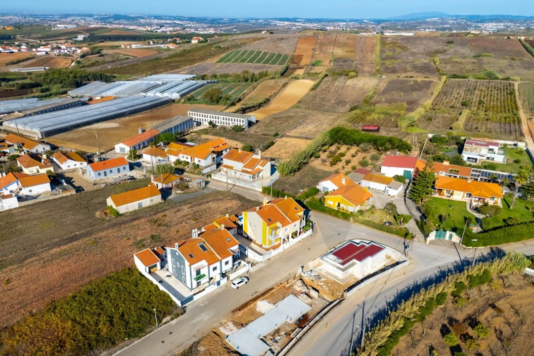 Moradia T4 para Venda em Encarnação Foto 8