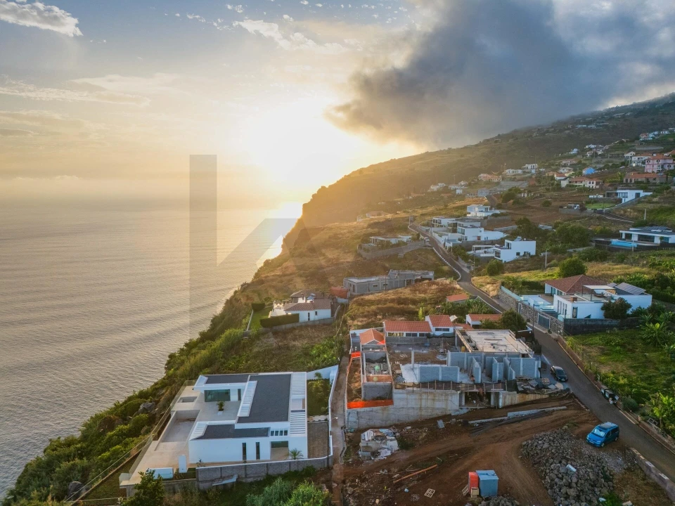 Moradia T3 para Venda em Arco da Calheta Foto 11