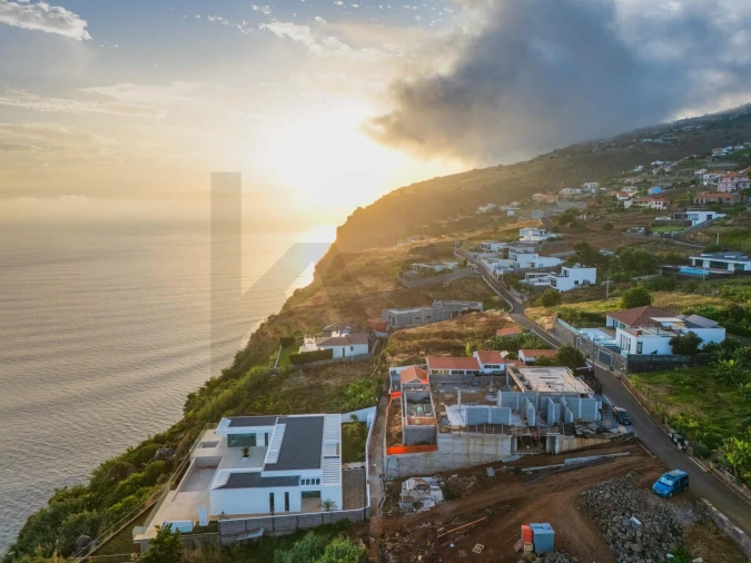 Moradia T3 para Venda em Arco da Calheta Foto 11