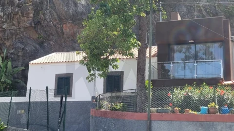 Moradia T2 para Venda em Funchal (São Pedro)
