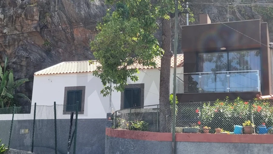 Moradia T2 para Venda em Funchal (São Pedro)