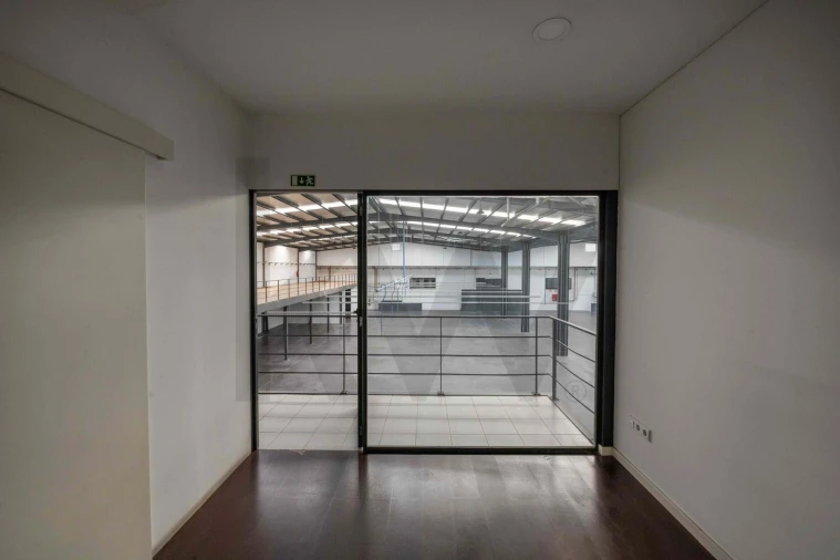 Escritório para Arrendamento em Milheiros Foto 30