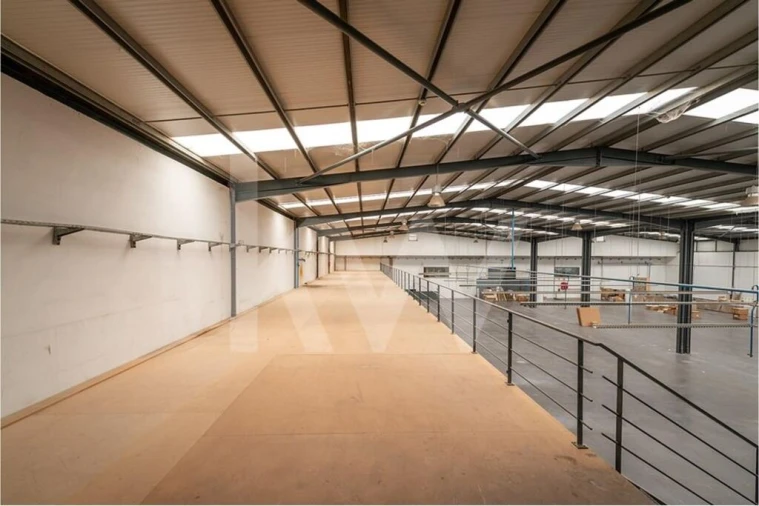 Escritório para Arrendamento em Milheiros Foto 10