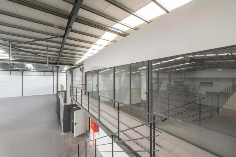 Escritório para Arrendamento em Milheiros Foto 36