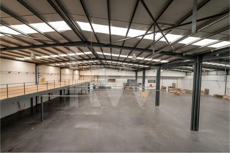 Escritório para Arrendamento em Milheiros Foto 14