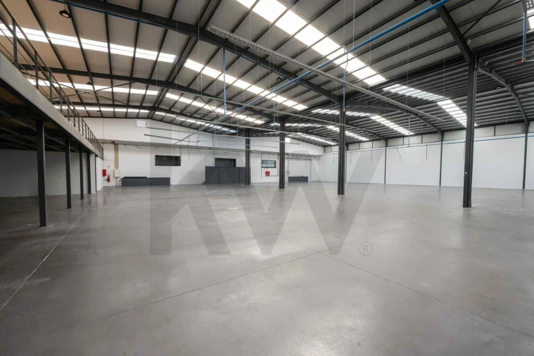 Escritório para Arrendamento em Milheiros Foto 27