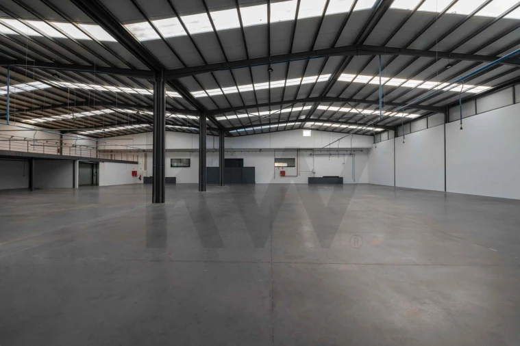 Escritório para Arrendamento em Milheiros Foto 26