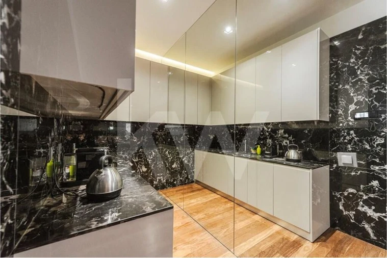 Escritório para Arrendamento em Milheiros Foto 2