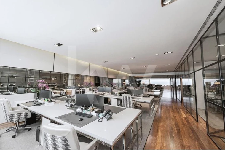 Escritório para Arrendamento em Milheiros Foto 12