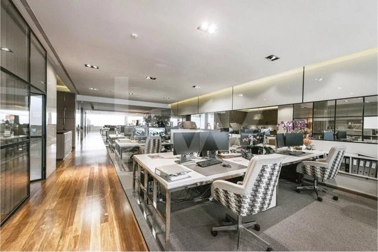 Escritório para Arrendamento em Milheiros Foto 13