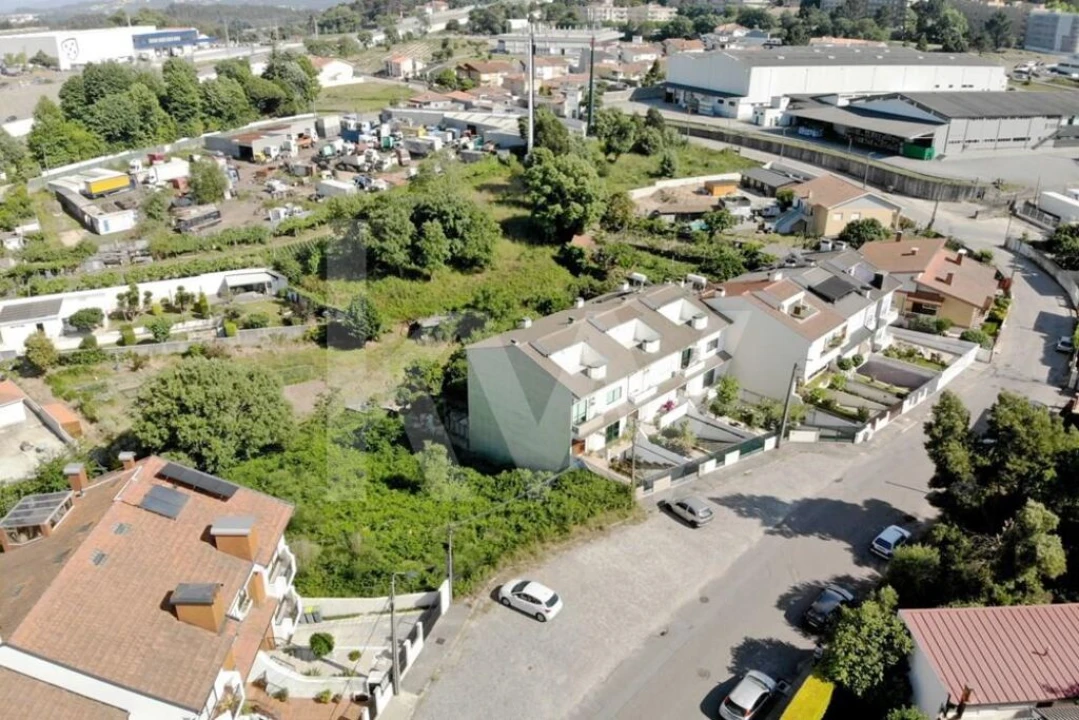 Terreno para Venda em Pedroso e Seixezelo Foto 1
