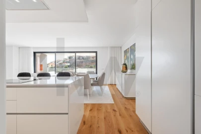 Apartamento T6 para Venda em Funchal (São Pedro)