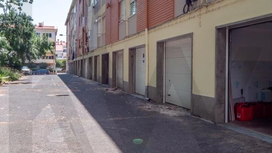 Garagem para Venda em Carcavelos e Parede