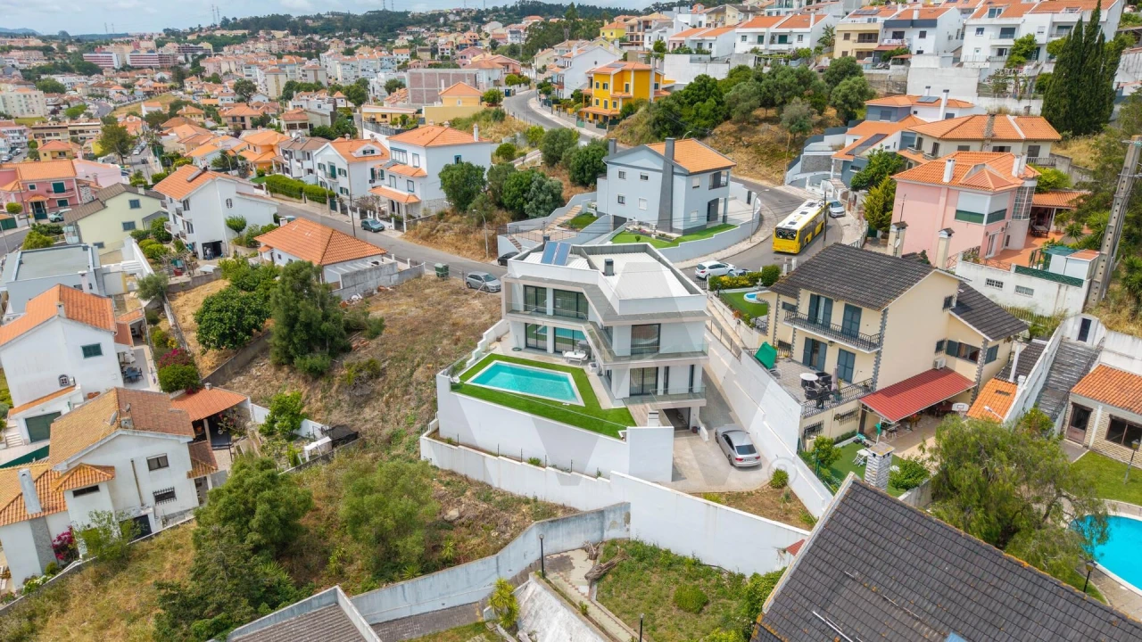 Moradia T4 para Venda em Ramada e Caneças Foto 5