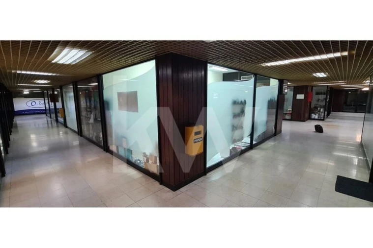 Escritório para Venda em Lordelo do Ouro e Massarelos Foto 3