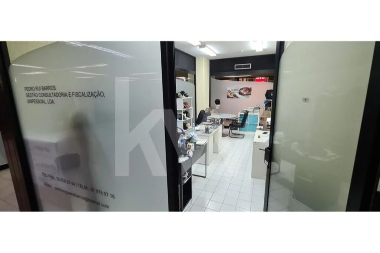 Escritório para Venda em Lordelo do Ouro e Massarelos Foto 11