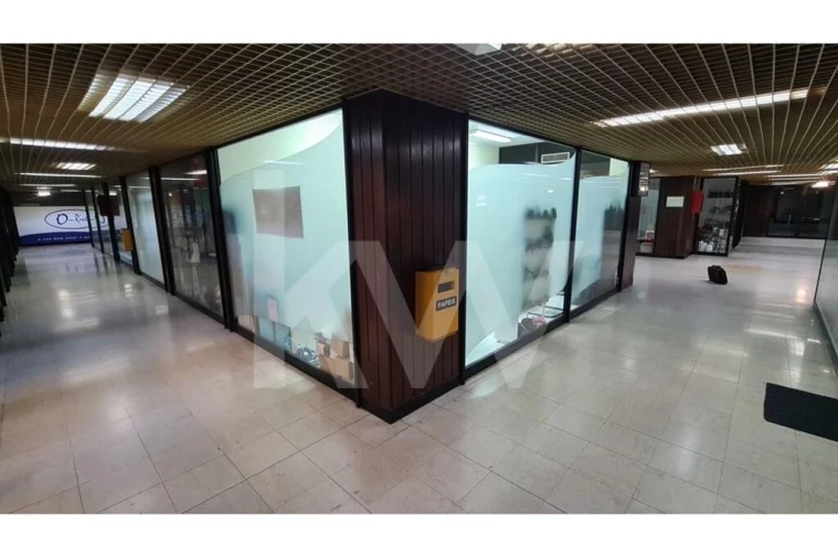 Escritório para Venda em Lordelo do Ouro e Massarelos Foto 5