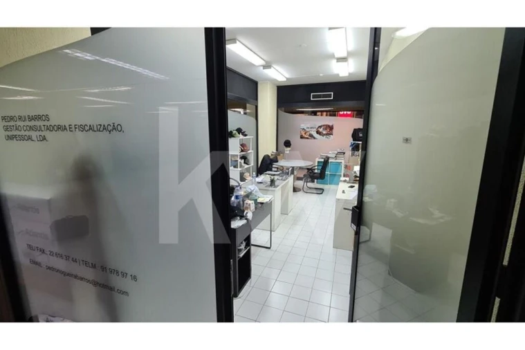 Escritório para Venda em Lordelo do Ouro e Massarelos Foto 12