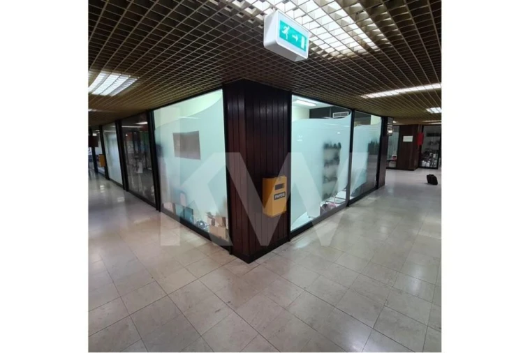 Escritório para Venda em Lordelo do Ouro e Massarelos Foto 4