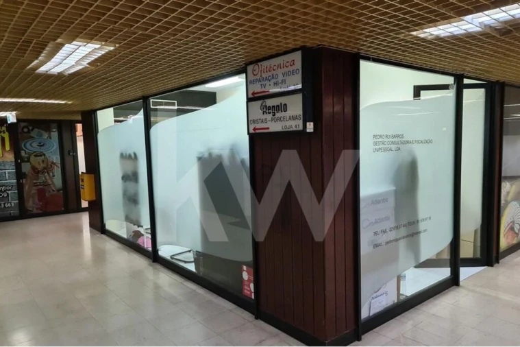 Escritório para Venda em Lordelo do Ouro e Massarelos Foto 1