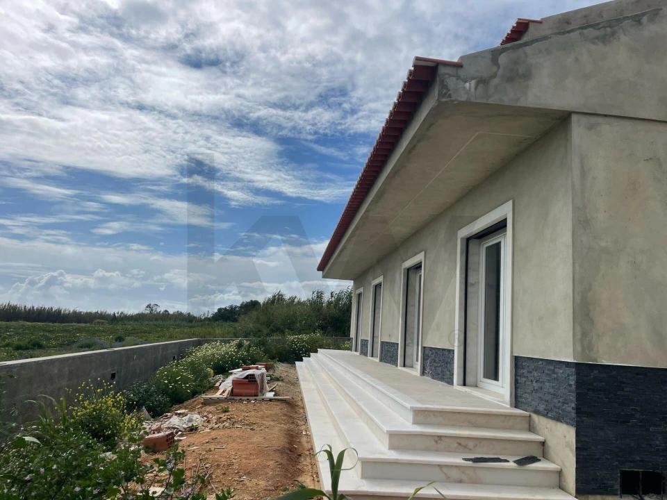 Moradia T4 para Venda em Encarnação Foto 5