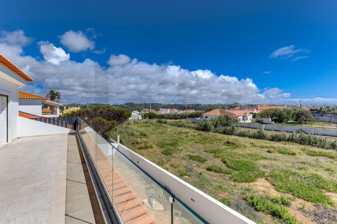 Moradia T4 para Venda em Encarnação Foto 39