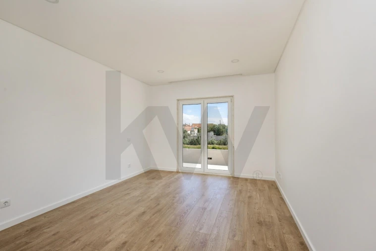 Moradia T4 para Venda em Encarnação Foto 25
