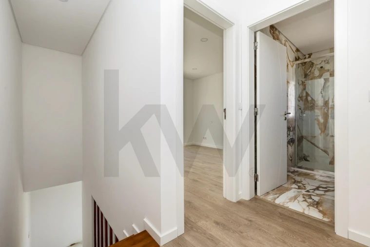 Moradia T4 para Venda em Encarnação Foto 33
