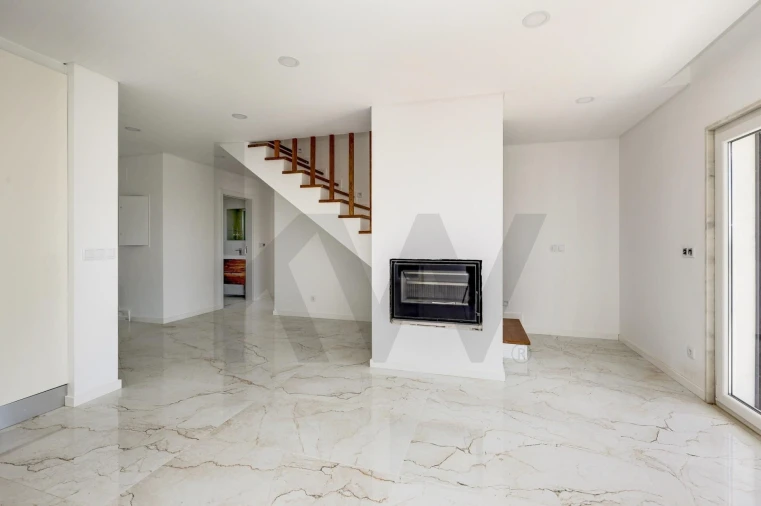 Moradia T4 para Venda em Encarnação Foto 11