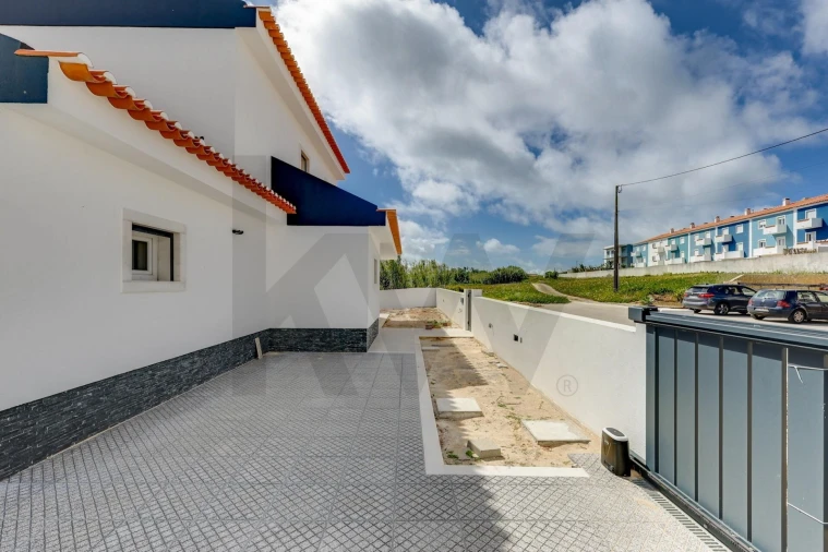 Moradia T4 para Venda em Encarnação Foto 42
