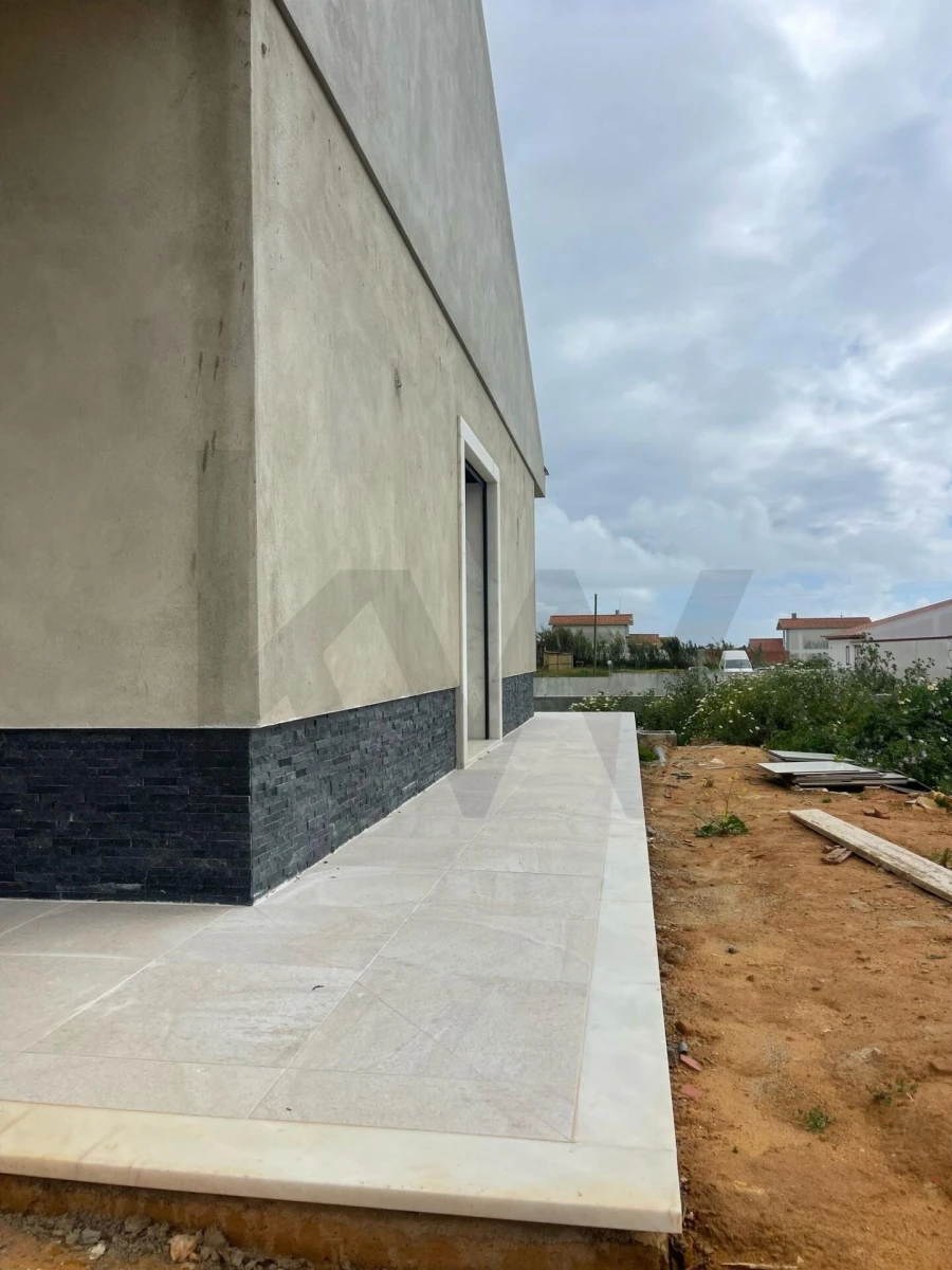 Moradia T4 para Venda em Encarnação Foto 8