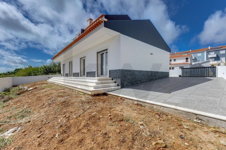 Moradia T4 para Venda em Encarnação Foto 44
