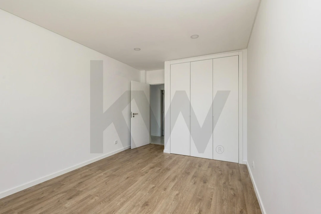 Moradia T4 para Venda em Encarnação Foto 18