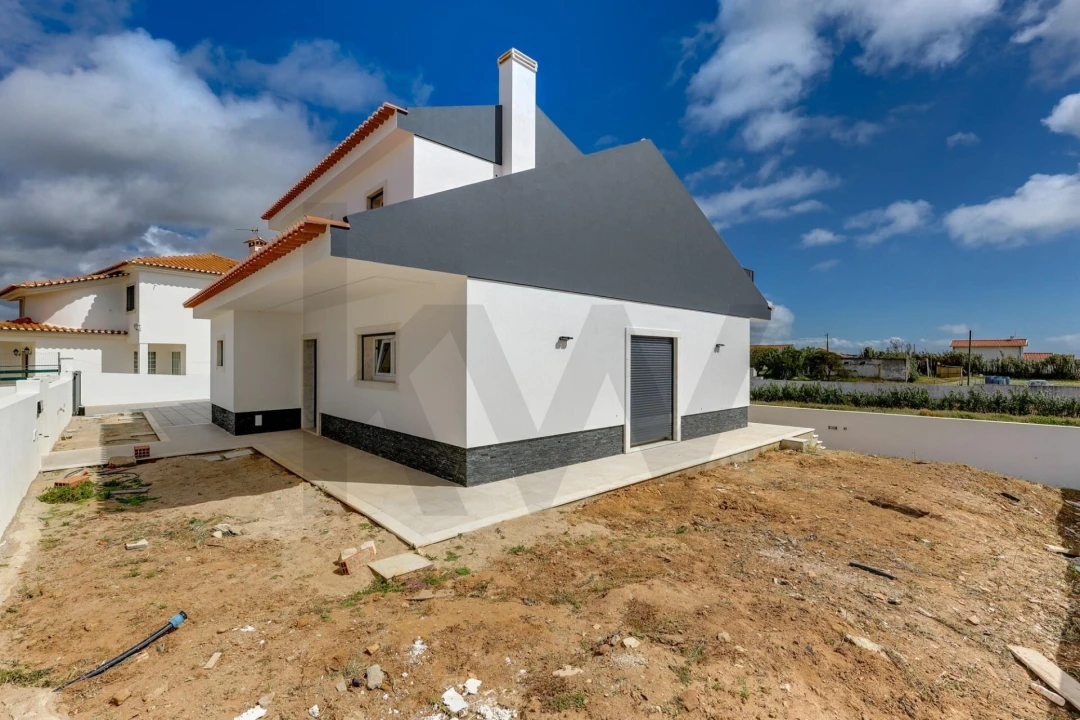 Moradia T4 para Venda em Encarnação Foto 3
