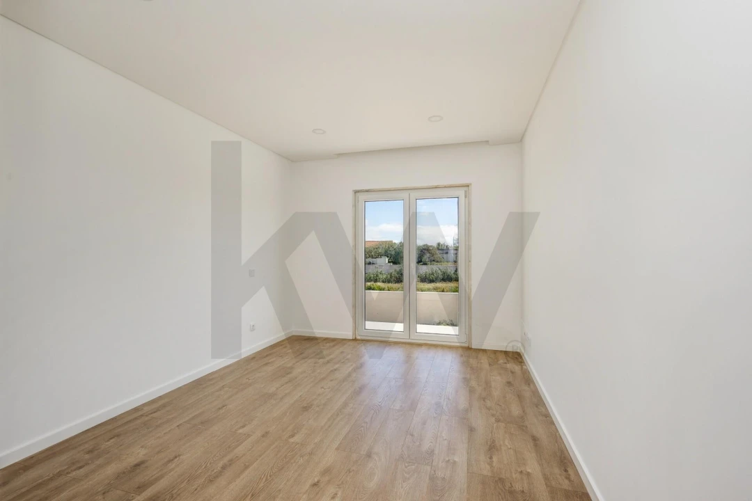 Moradia T4 para Venda em Encarnação Foto 17